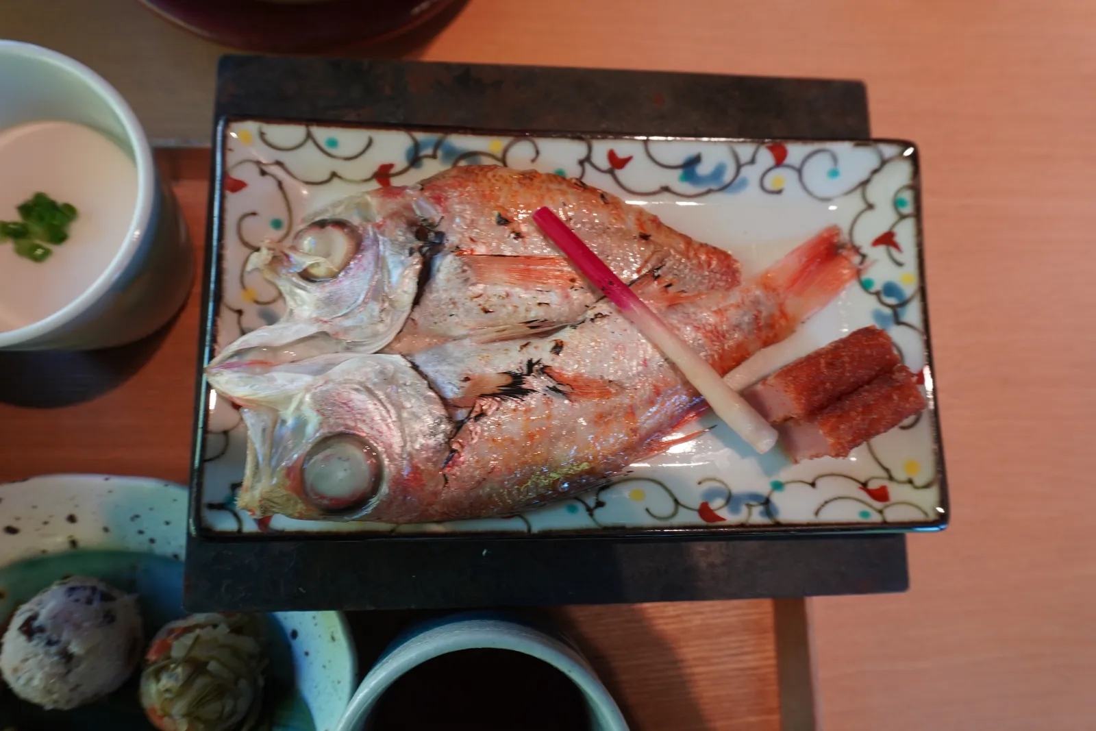 皿にのったのどぐろの焼き魚