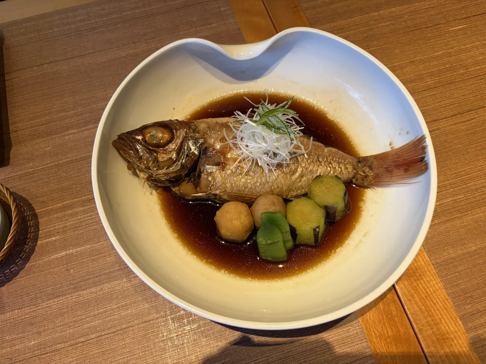 甘辛い煮汁でいただく、のどぐろの煮付け